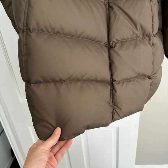 Soia & Kyo heavy down winter jacket w/ detachable real fur hood. Size small - Picture 4 of 8